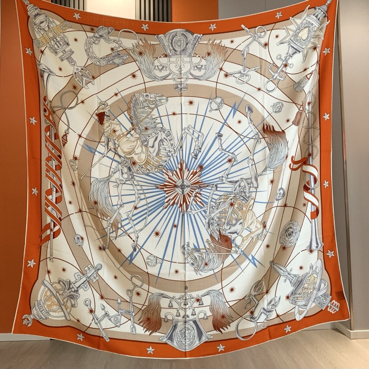 Luxury Brand Scarf Large Silk  - đánh giá và giá Travel Accessories Luxury Brands